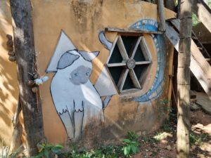 Mural de un gato siamés en el Taller de Campo Arte